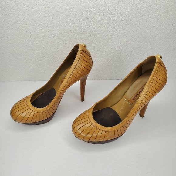 BCBG Maxazaria Tan Leather Heels EUC - Picture 7 of 16